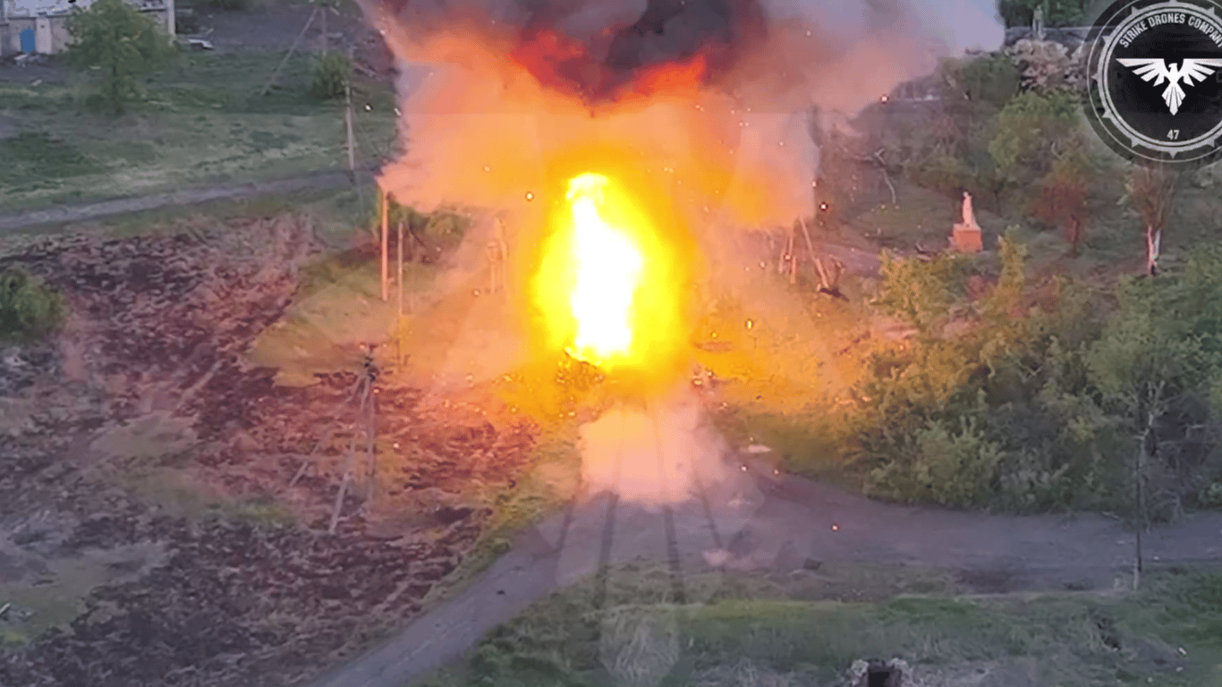 Видео уничтожения российского танка украинским дроном