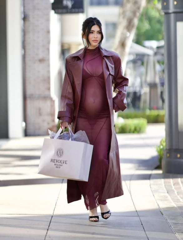 Меган Фокс показала живот