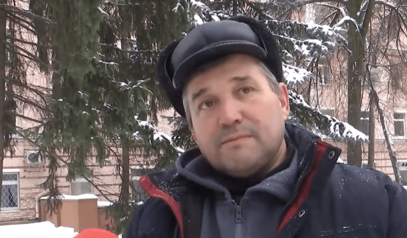 Постраждавший слесарь