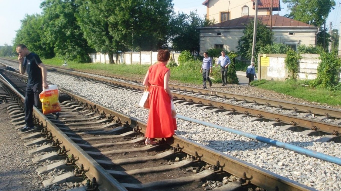В Одесской области грузовой поезд насмерть сбил мужчину
