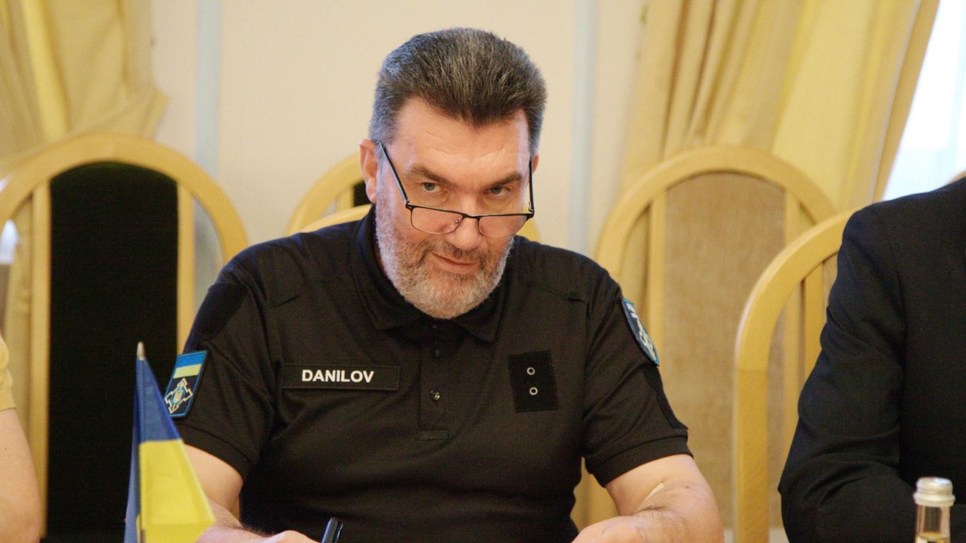 Данилов пообещал наказать тех, кто снимает работу ПВО