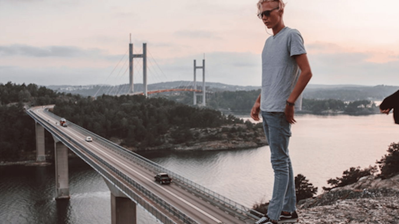 У Києві 15-річний хлопець кинувся з моста