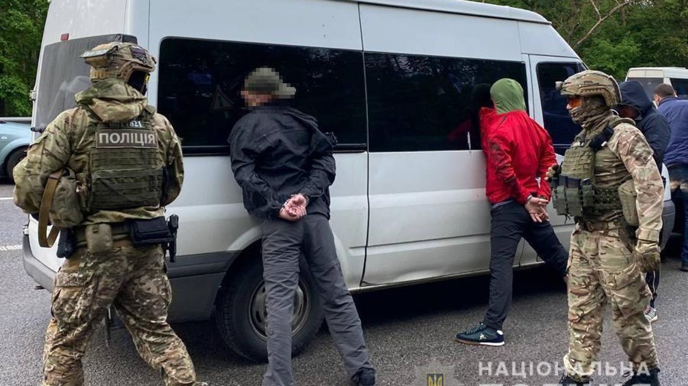 Под Киевом задержали разбойную банду, которая пытала людей раскаленным утюгом. Фото, видео
