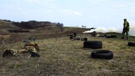 На Донбассе РФ усиливает подготовку боевиков, - разведка - 285x160