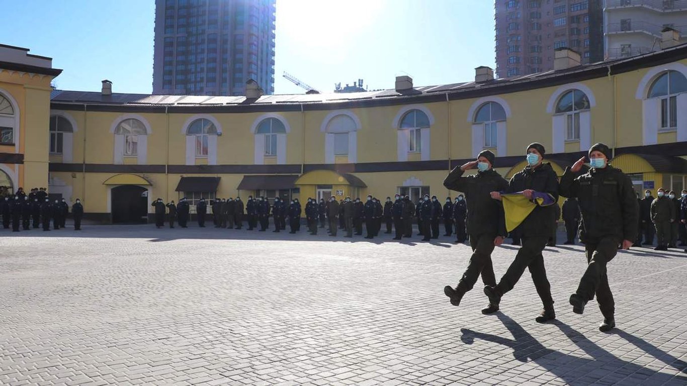 В Киеве парень обстрелял воинскую часть Нацгвардии — полицейские задержали юношу