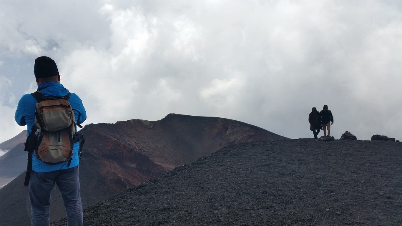 Извержение вулкана Этна — на Сицилии это второй раз за 48 часов