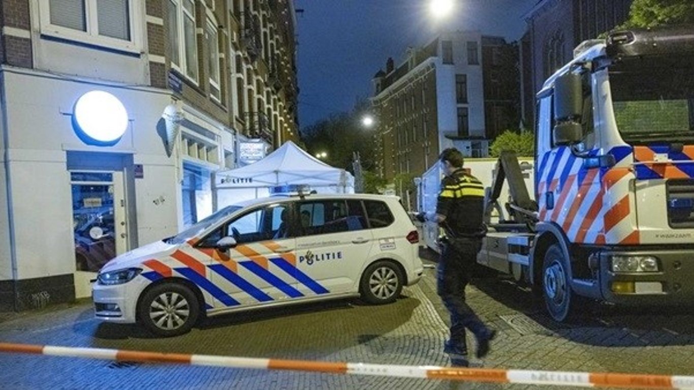 В Амстердаме мужчина напал на людей с ножом: есть жертвы