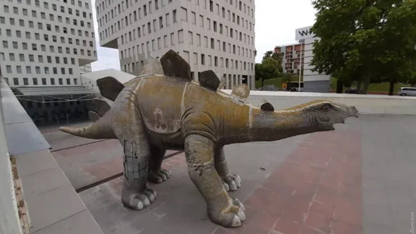 В пригороде Барселоны нашли труп человека внутри динозавра