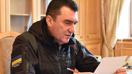 Секретар РНБО порівняв захоплення літака у Мінську з авіакатастрофами на Донбасі та під Тегераном - 285x160