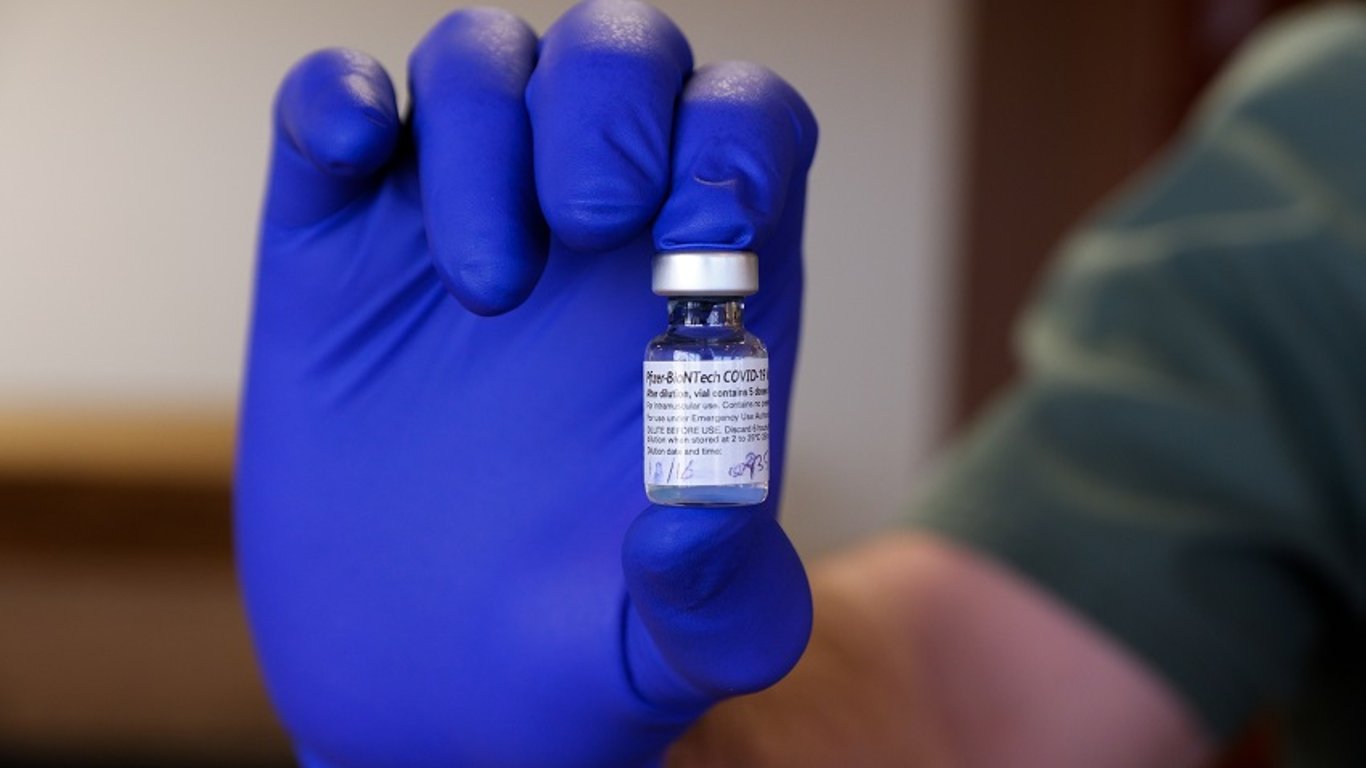Вакцина Pfizer - Европейским блогерам предлагали очернить препарат