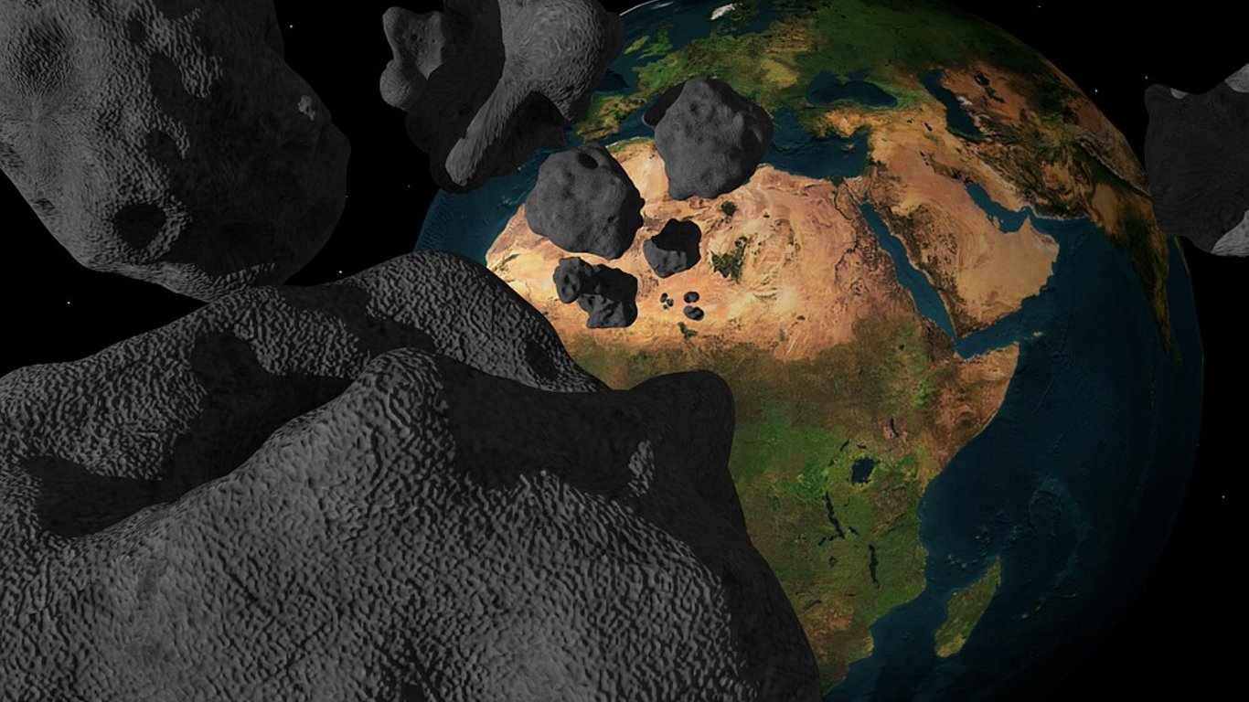 Полет астероида над Землей 27 мая