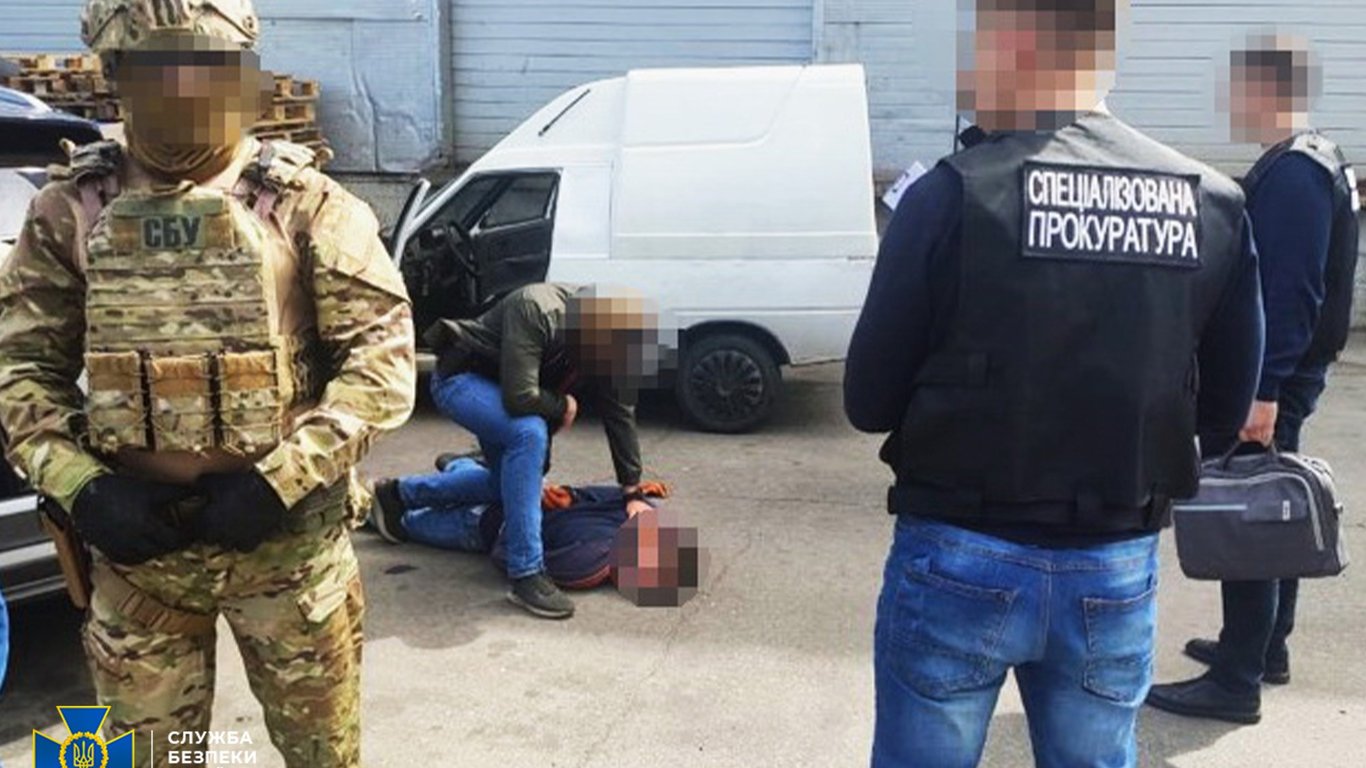 СБУ - В Черкассах задержали нацгвардейца, который торговал огнестрельным оружием