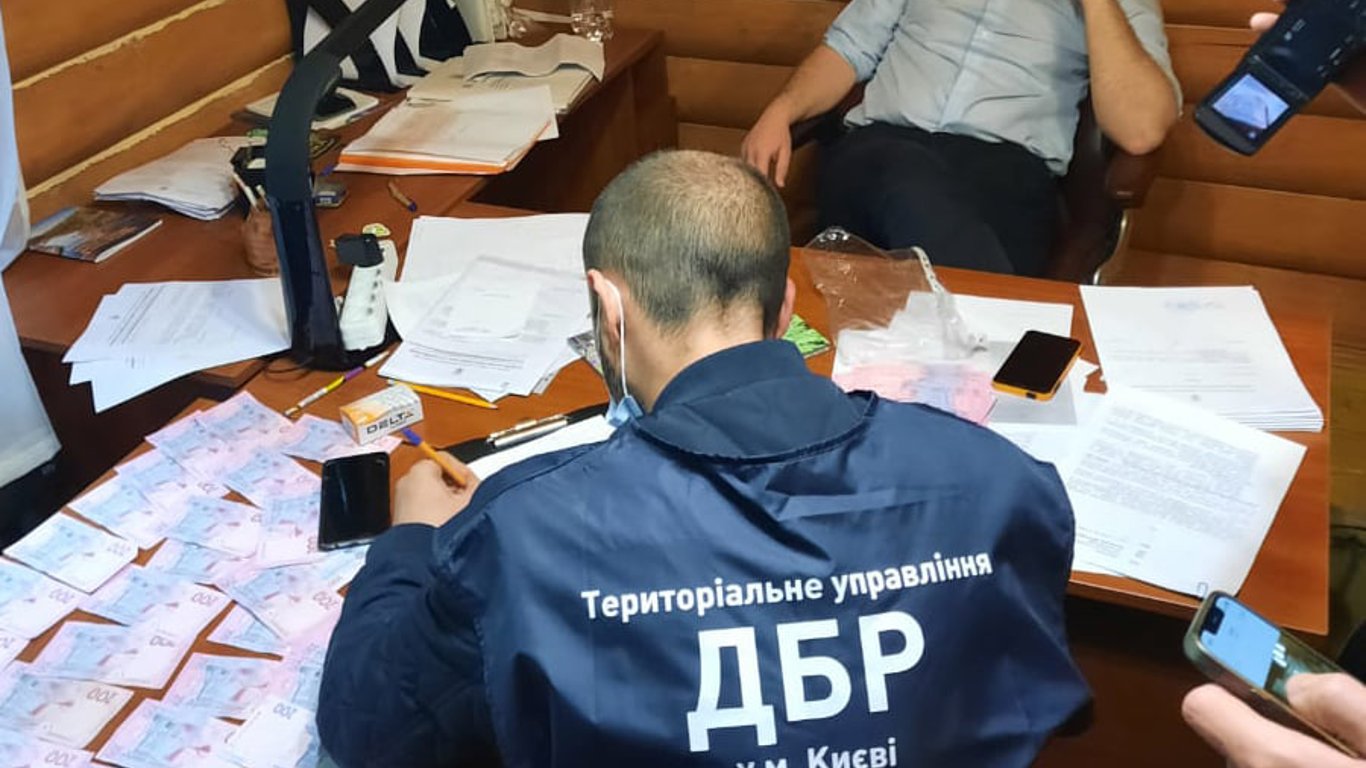 Двох керівників київських парків затримали на хабарі: у скільки вони оцінили свої "послуги"