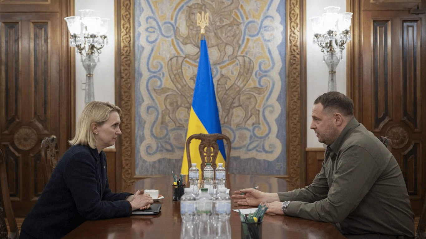 Ермак рассказал послу США об обстрелах энергетической инфраструктуры Украины