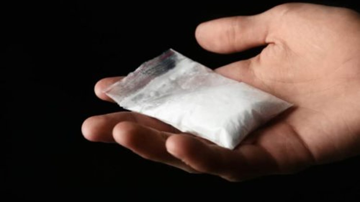 Прилетел "лечить зубы": турок привез в Украину почти 3 кг кокаина