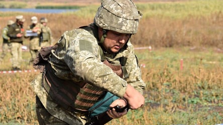 Заборонена зброя та дистанційне мінування: бойовики на Донбасі 4 рази порушили режим тиші - 285x160
