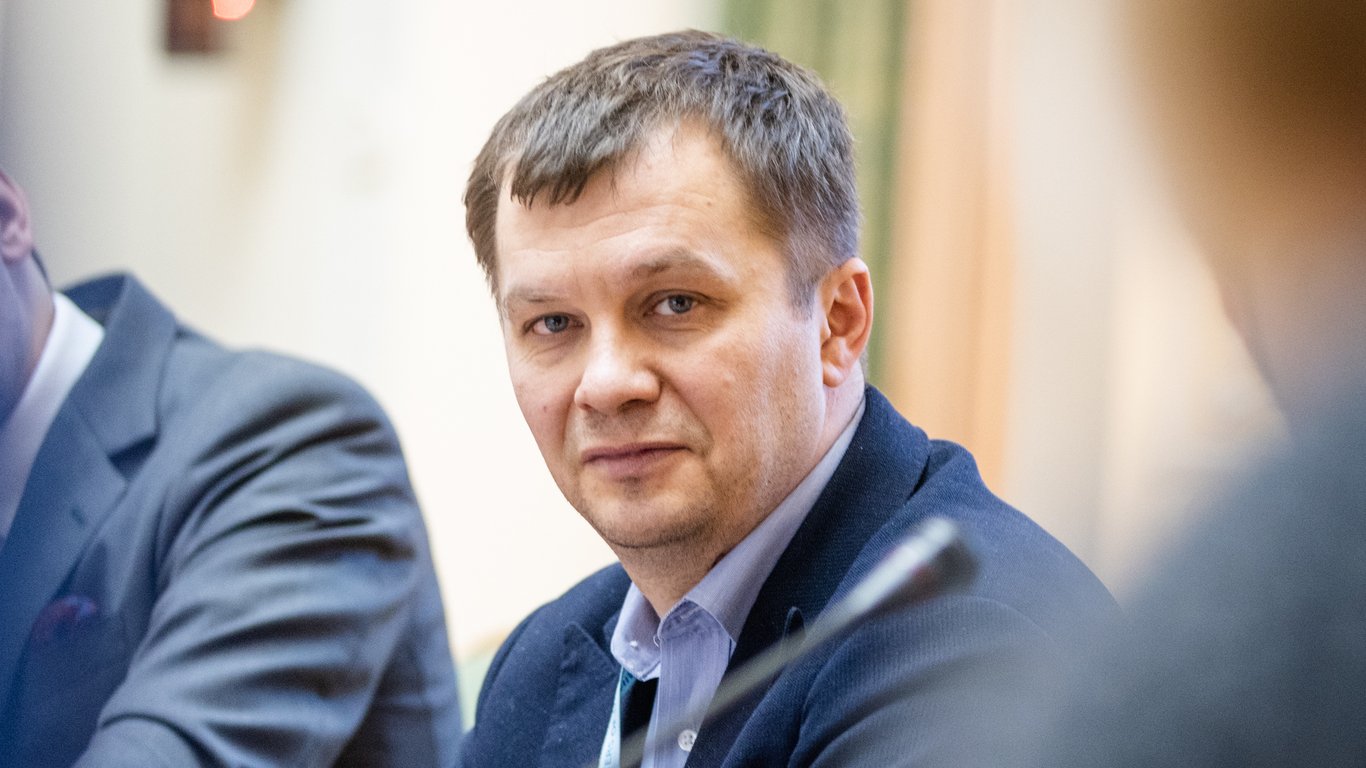 Скандал с "Укроборонпромом": Милованов оправдал контракт и пожаловался на "решал"