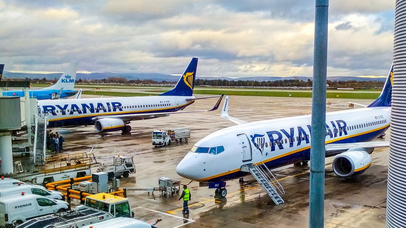 Ryanair - еще один самолет срочно посадили из-за сообщения о минировании