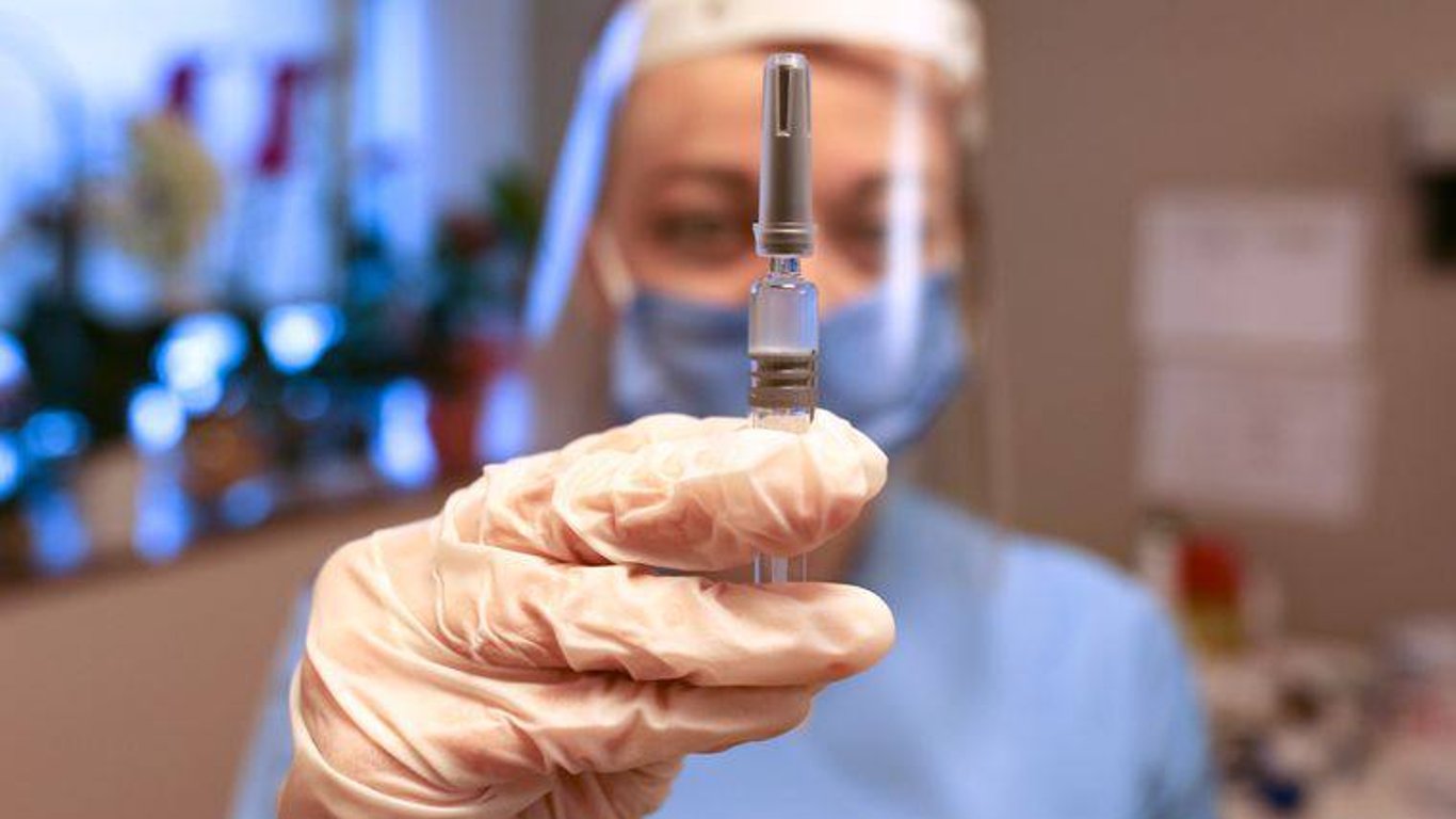 ВООЗ схвалила застосування китайської вакцини CoronaVac: які можливості це дає українцям