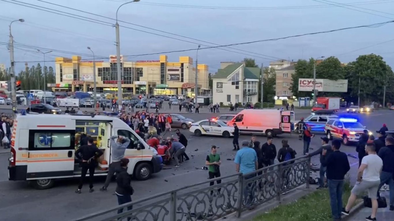 ДТП в Ровно — в аварии пострадало четверо людей