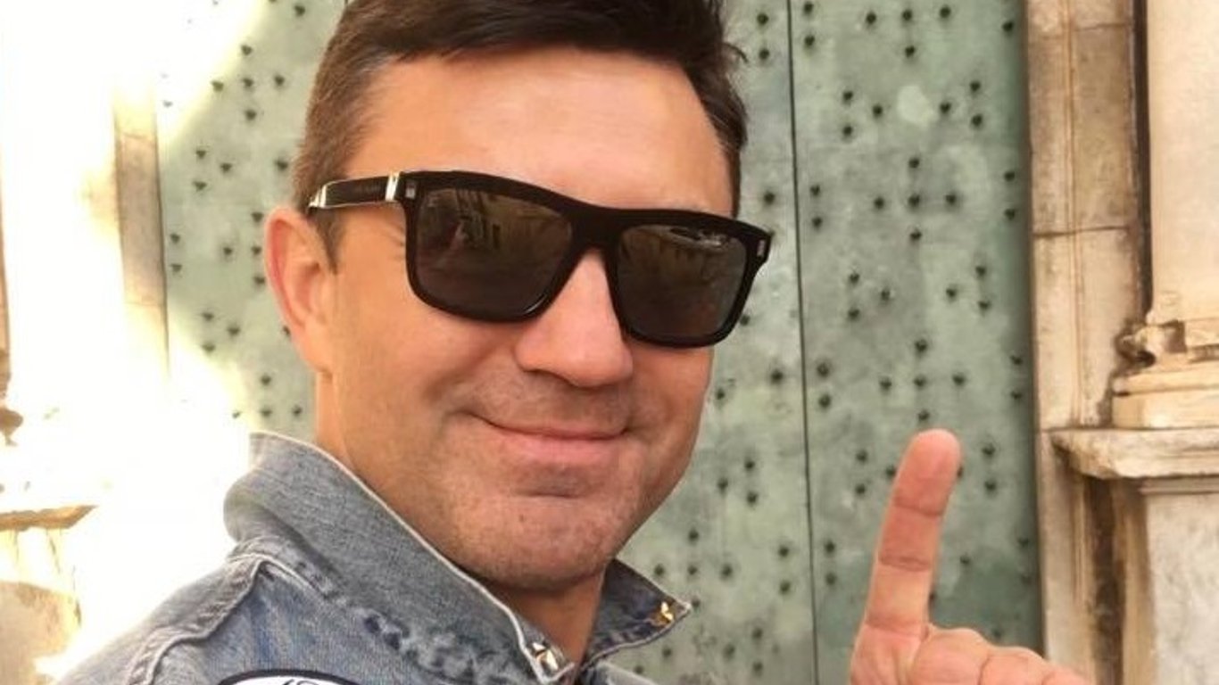Николай Тищенко - депутат украл конфету прямо в зале Рады
