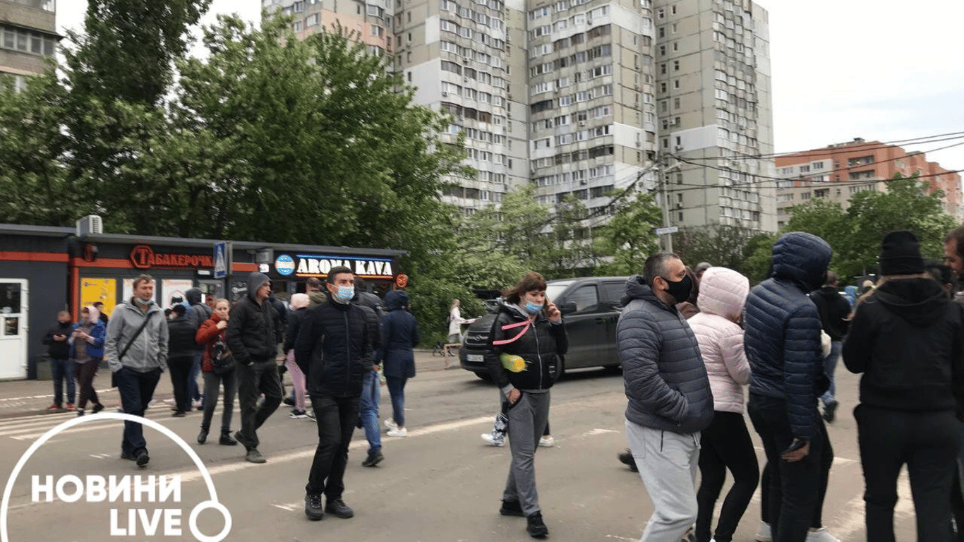 На поселке Котовского в Одессе перекрывали дорогу - они протестовали через шлагбаум