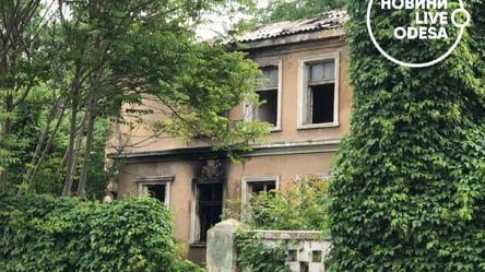 Пожежа на Карантинному узвозі: в центрі Одеси горіла будівля колишнього дитсадка. Фото - 285x160