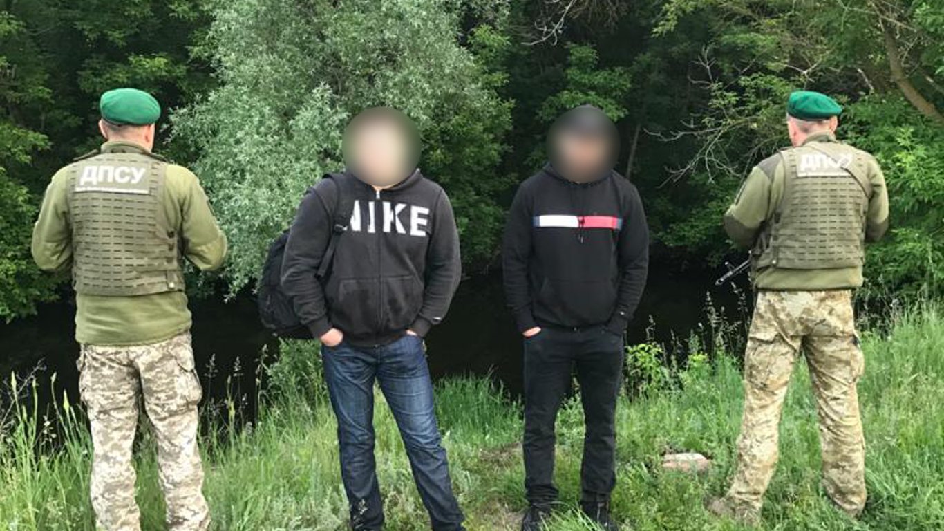 Захотіли відпочити в Одесі: двоє росіян незаконно перетнули кордон України