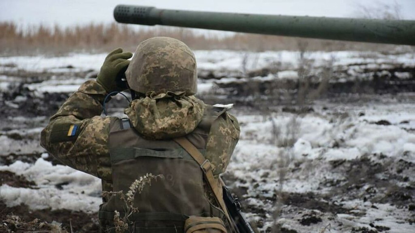 На Донбасі один український військовий підірвався на вибухівці: який в нього стан
