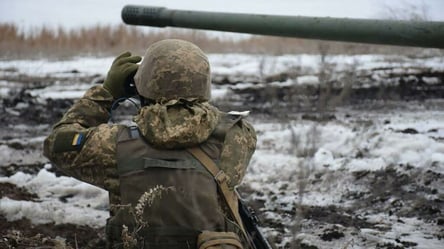 На Донбассе один украинский военный подорвался на взрывчатке: какое у него состояние - 285x160