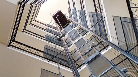У Польщі ліфт з українськими робітниками впав з 15 поверху - 285x160