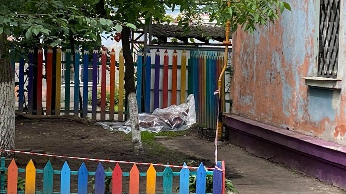 У Полтавській області викинули труп людини, загорнутий в килим