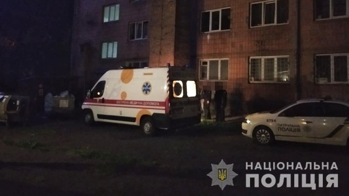В Ровно парень выпал из окна общежития и разбился насмерть - подробности