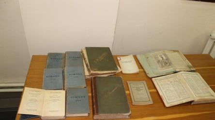 Словак пытался вывезти из Украины старинные книги: подробности. Фото - 285x160