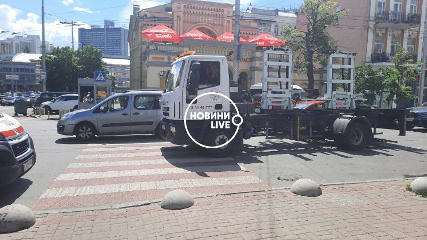 В Киеве произошла драка с ножевым ранением между водителем эвакуатора и Lexus