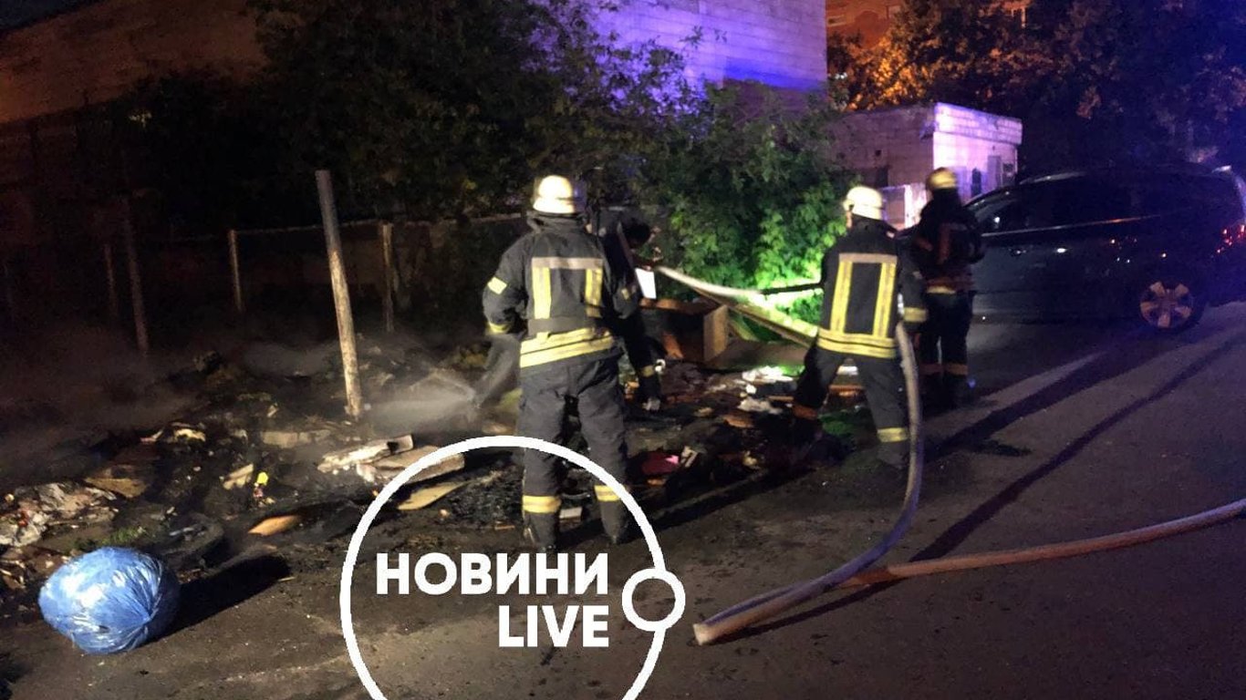 Пожар в Киеве - на Троещине загорелся мусор