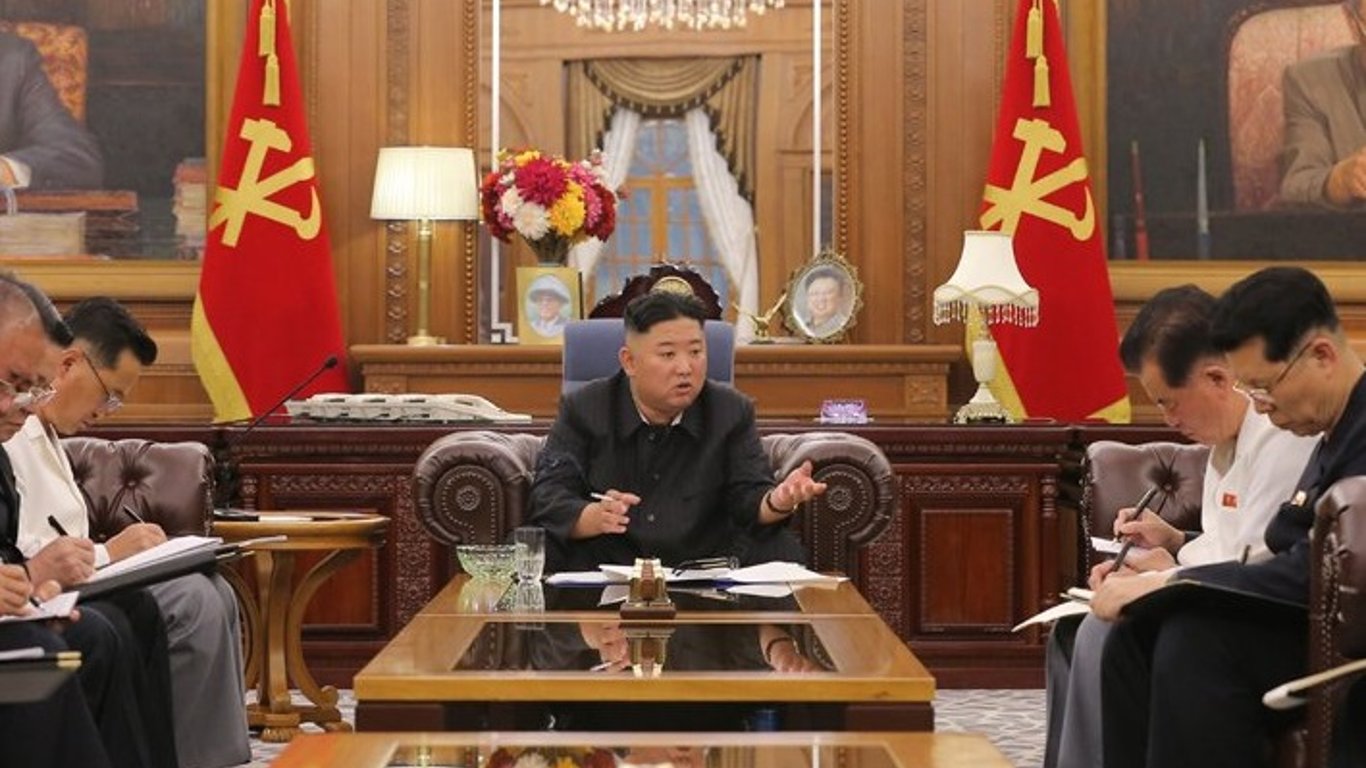 Ким Чен Ын похудел после отсутствия - в СМИ заговорили о возможной болезни