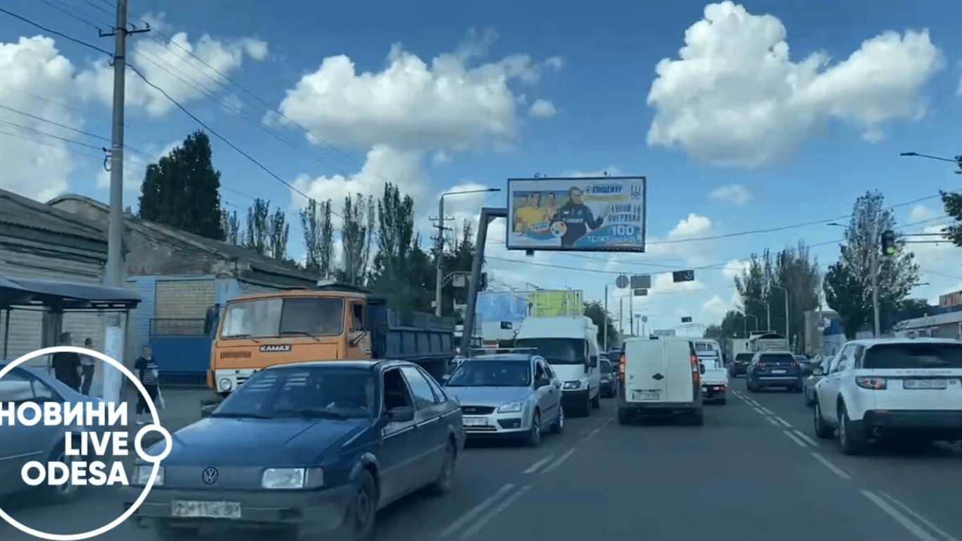 В Одессе дорогу до поселка Котовского сковали пробки