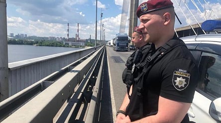 В Киеве двое мужчин на Южном мосту пытались совершить самоубийство: подробности. Фото - 285x160
