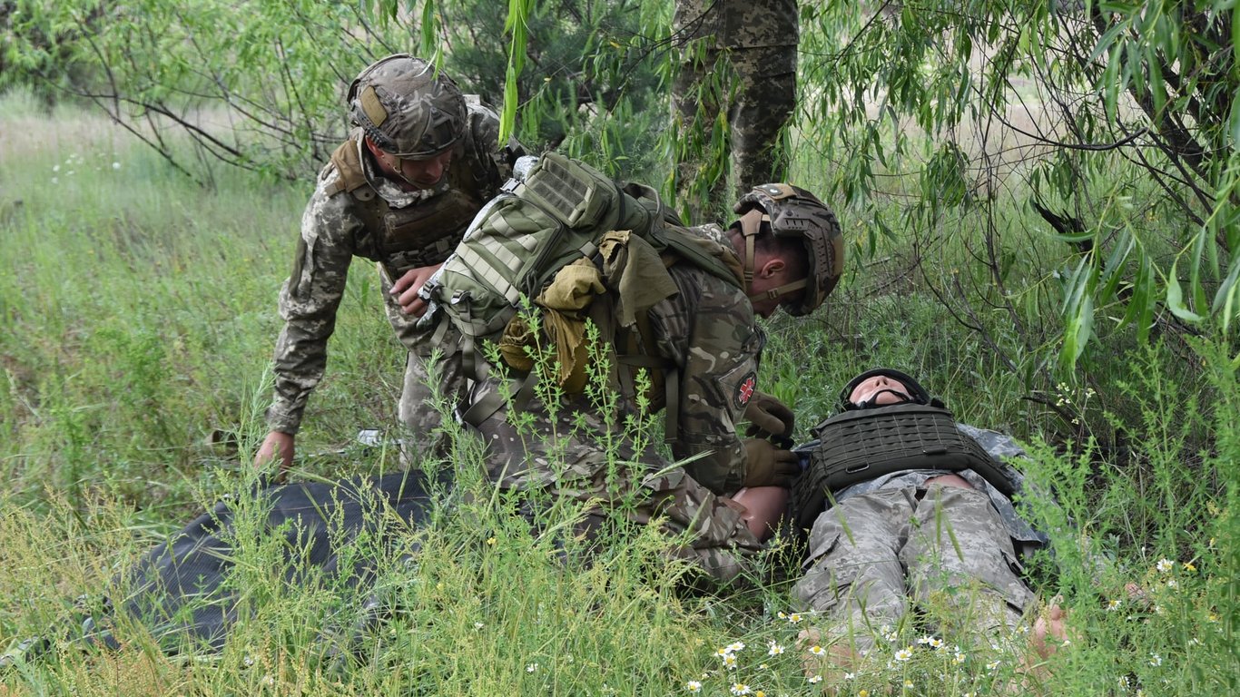 Наемники "Л/ДНР" на Донбассе ранили военного и обстреляли ЗСУ из гранатометов