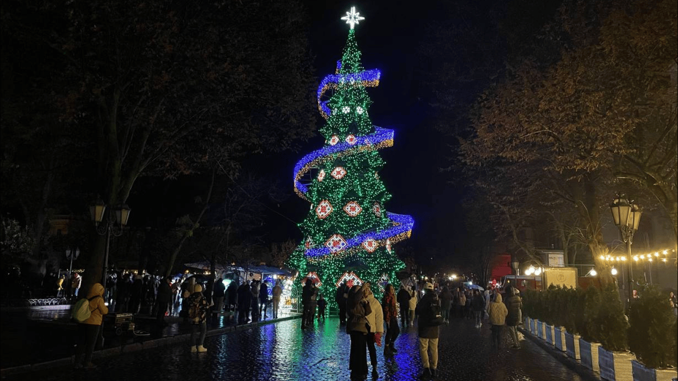 В Одессе открыли главную елку, фото