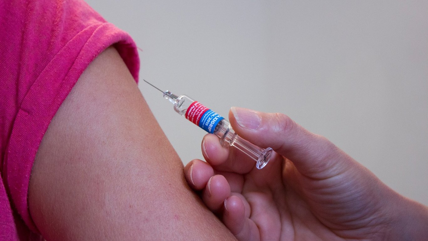 Вакцинация в Украине - сколько граждан привились полностью