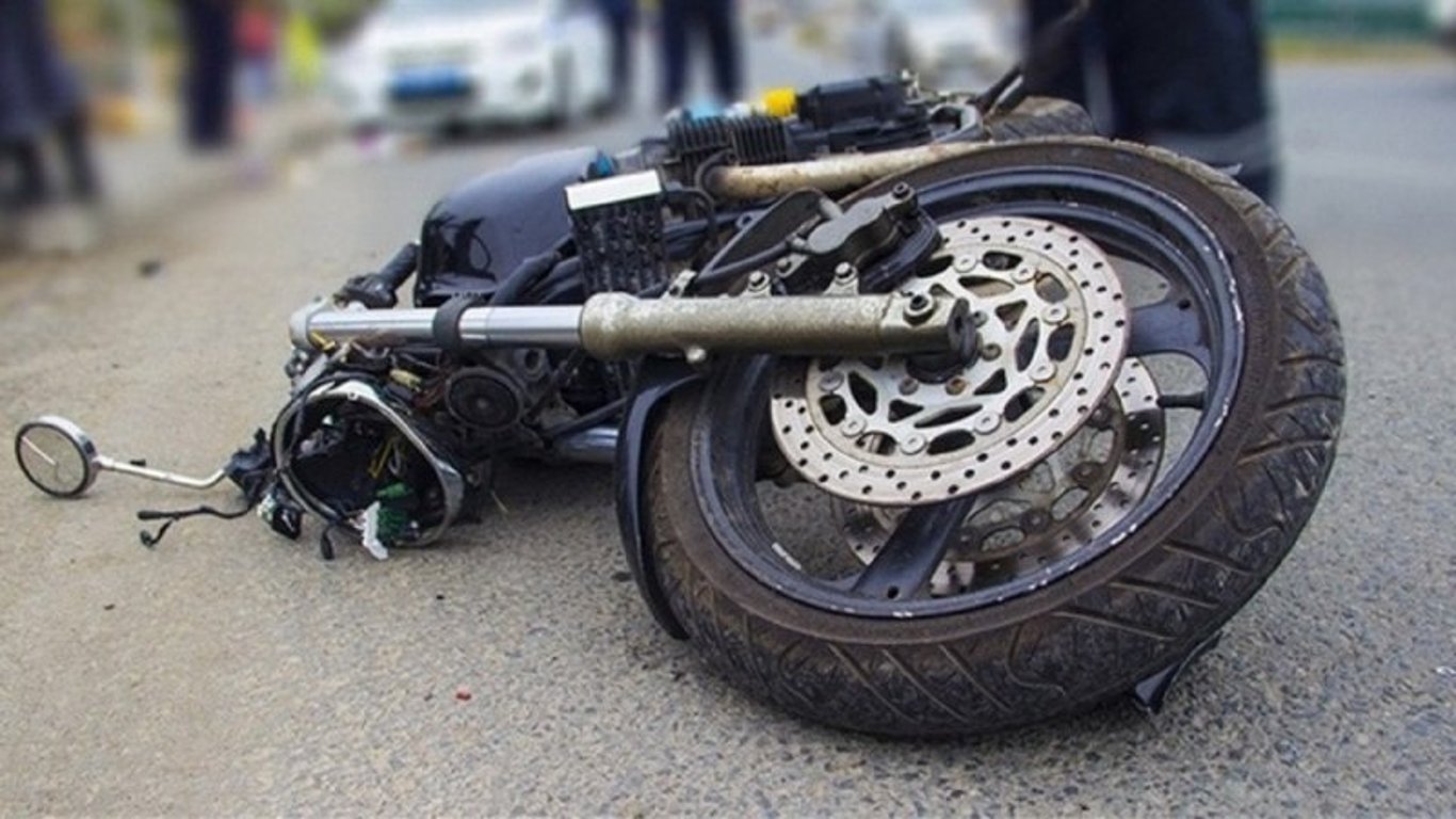 В Одессе мотоциклист без документов сбил мужчину