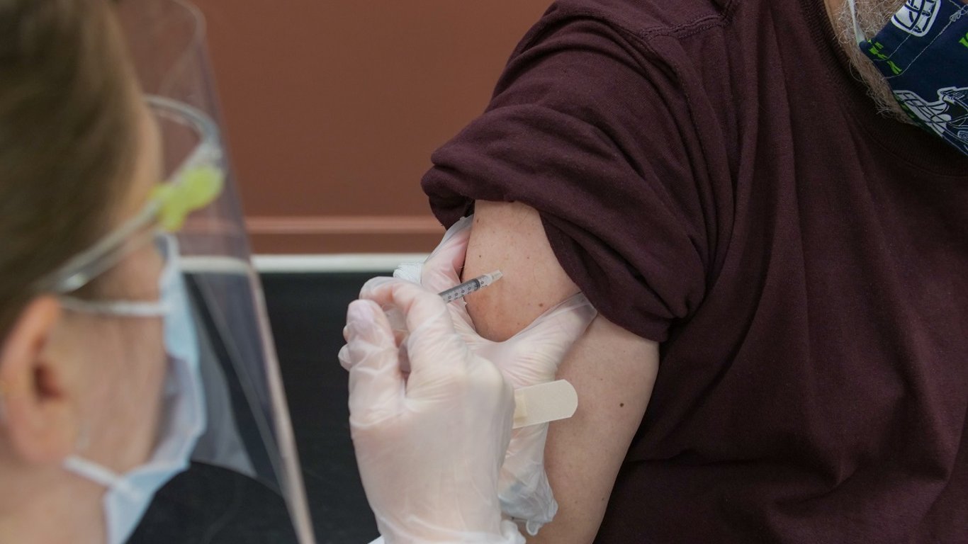 Вакцинация в Украине - где получить прививки 12 и 13 июня