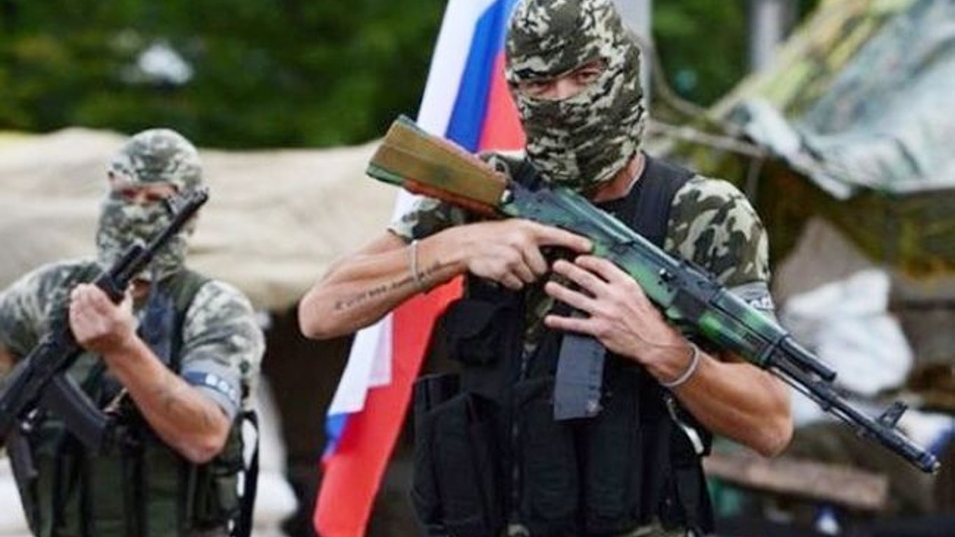 На Донбасі бойовик розстріляв своїх співслужбовців і застрелився