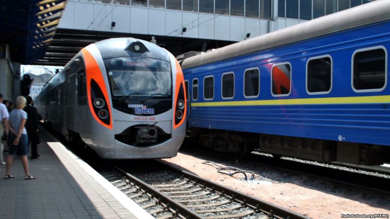 Укрзализныця запускает дополнительные поезда с Киева