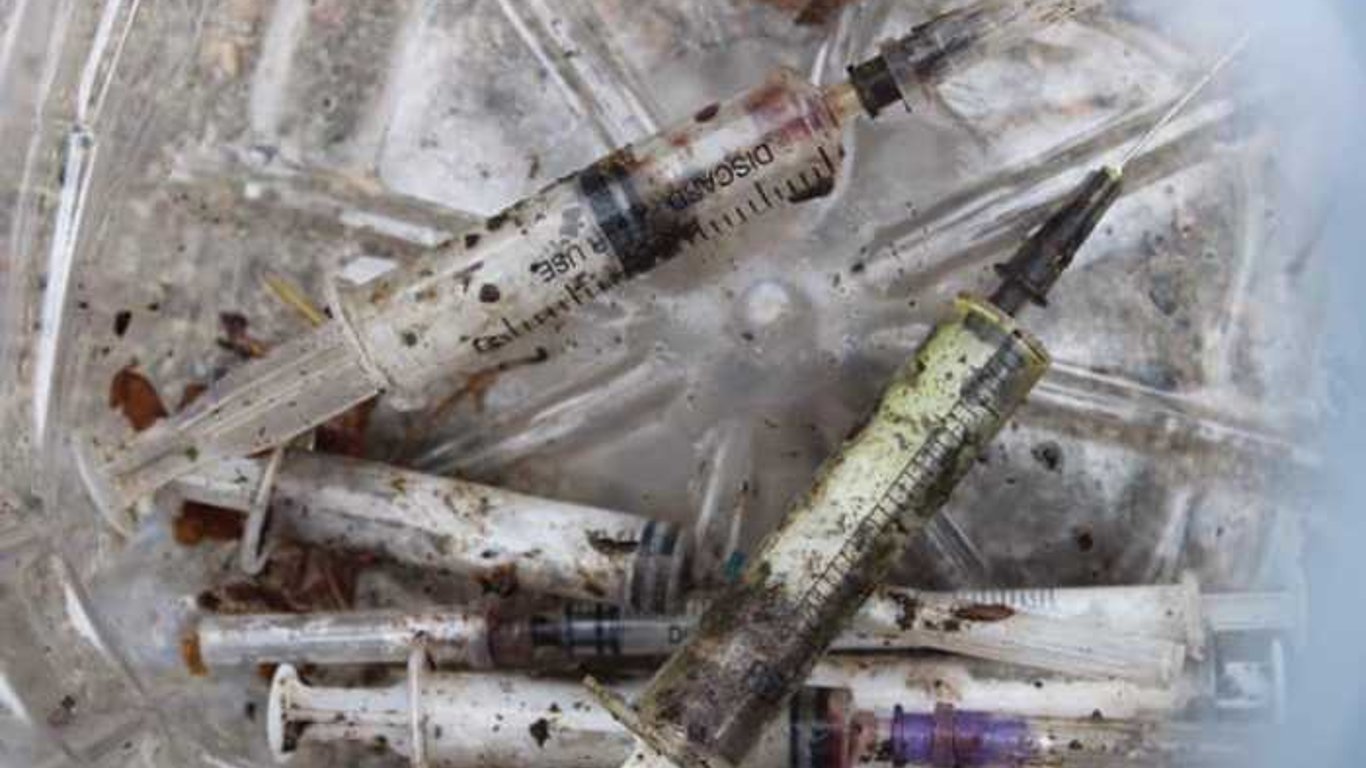 Последствия COVID-19: в Сумах нашли свалку опасных медицинских отходов