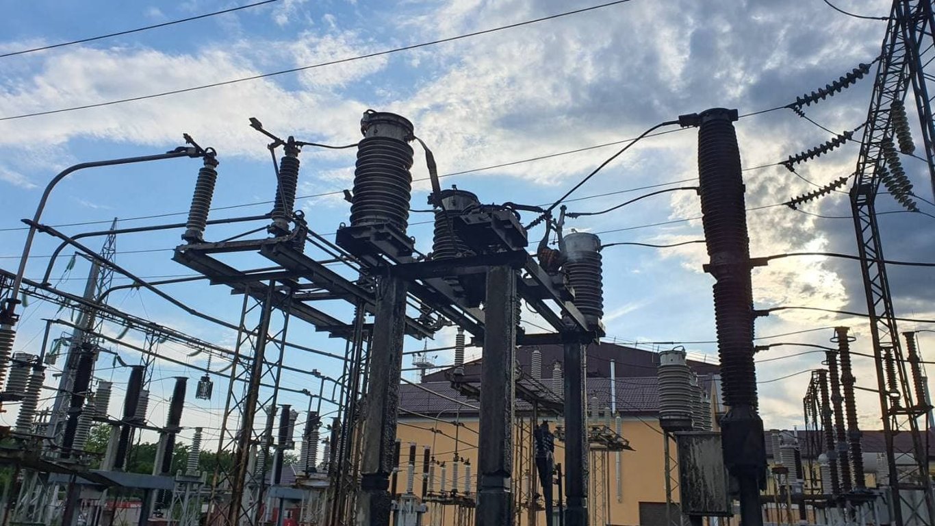 В Одесі на електропідстанції стався вибух: частина міста залишилася без води та світла