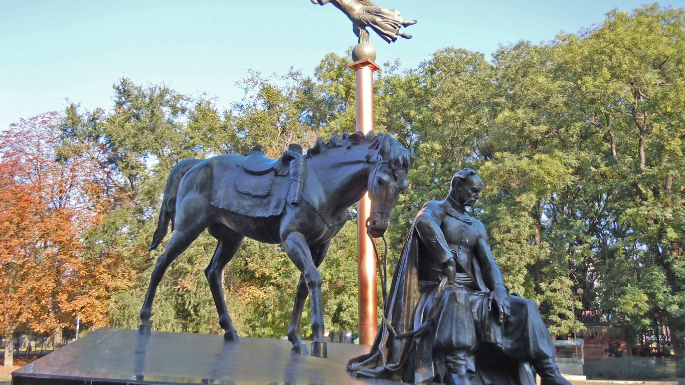 В Одесі вандали знівечили пам’ятник Отаману Головатому