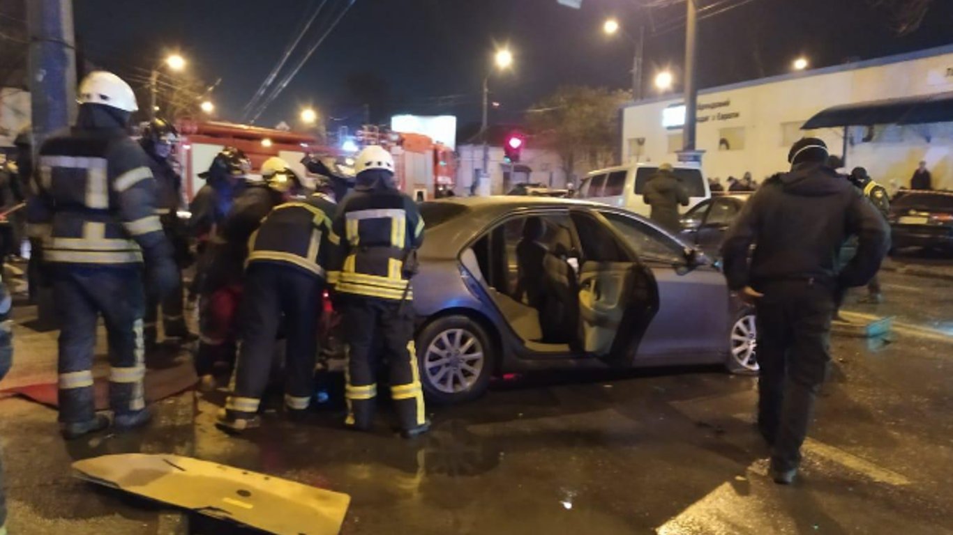 В Одессе в жуткой аварии погибли два молодых парня